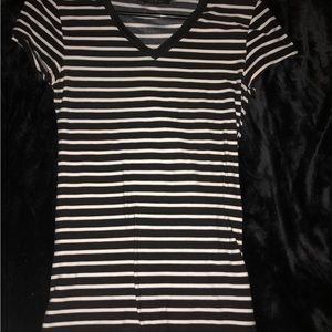 Stripped skintight v-cut shirt